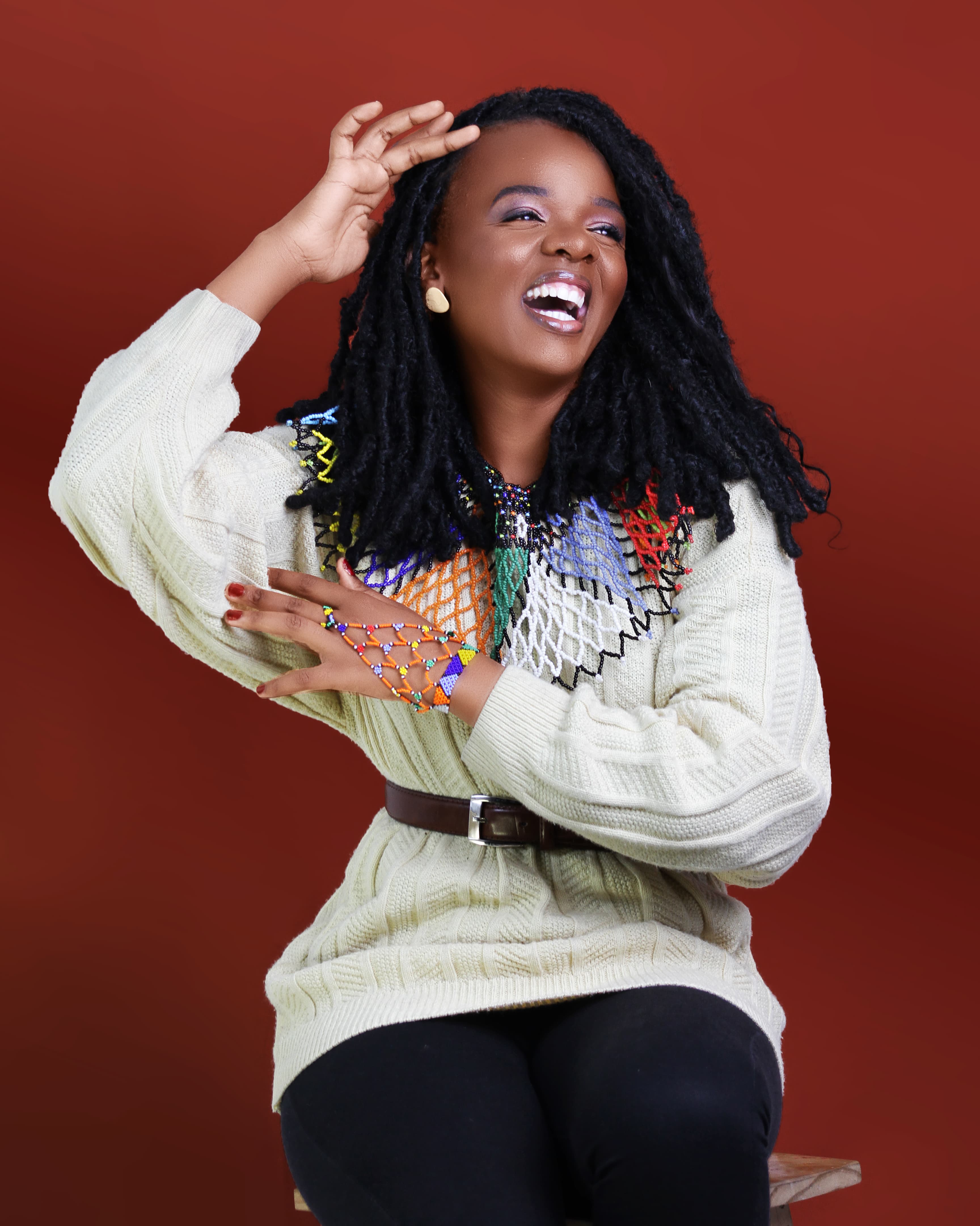 Leia Nhambe interpretando Leda